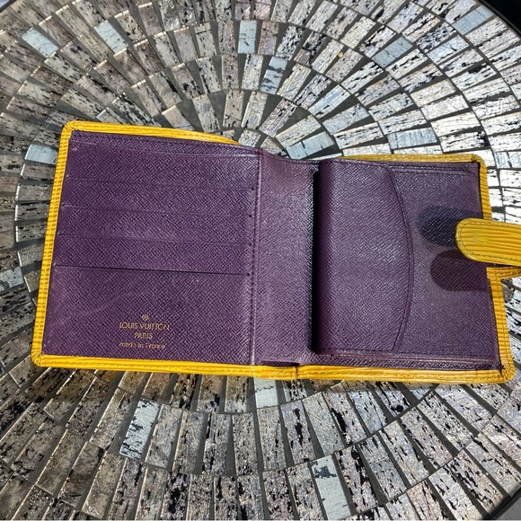 LouisVuitton Epi Wallet Yellow. Please see pics for complete description - Picture 2 of 16